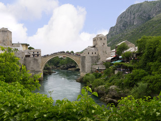 Fototapeta na wymiar Most w mieście Mostar w Bośni i Hercegowinie