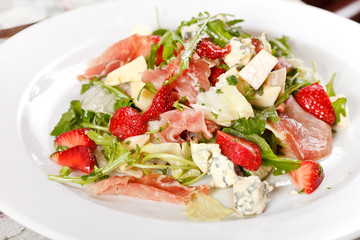 Salad with strawberries