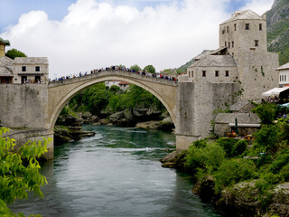 Fototapeta na wymiar Most w mieście Mostar w Bośni i Hercegowinie