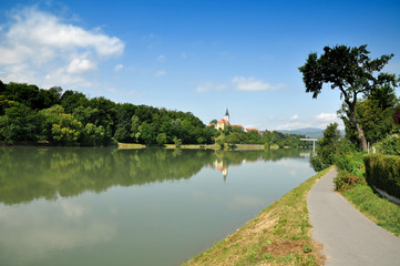 Fototapeta na wymiar Rzeka Drawa. Maribor, Słowenia