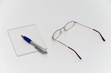 Notes  na białym tle © hesa2