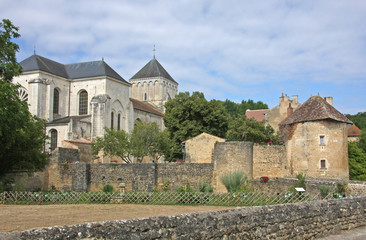 Fototapeta na wymiar abbaye de Nouaillé-Maupertuis