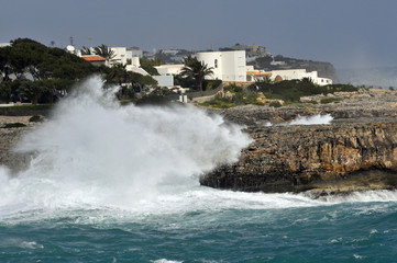 Fototapeta na wymiar Stormy day and waves in Cala d' Or