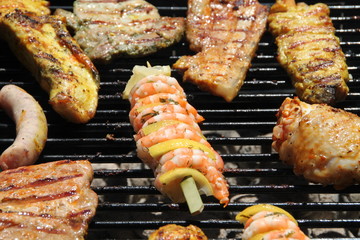 Grillen: Scampi, Steaks, Putenschnitzel, Hähnchen, Bratwürste