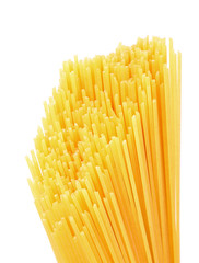 Spaghetti vor weissem Hintergrund