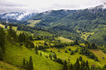 Fototapeta na wymiar Alpine landscape with houses in Tyrol