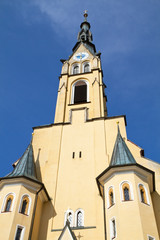 Fototapeta na wymiar Historischer Kirchturm in Bad Tölz, Oberbayern