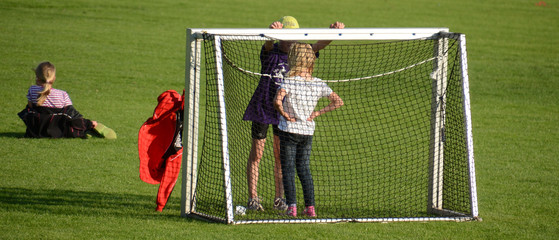 Kinder beim Fußball