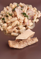 Insalata di fagioli, tonno e cipolla di Tropea