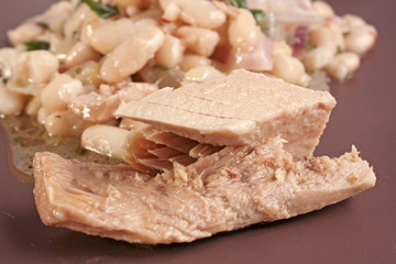 Insalata di fagioli, tonno e cipolla di Tropea