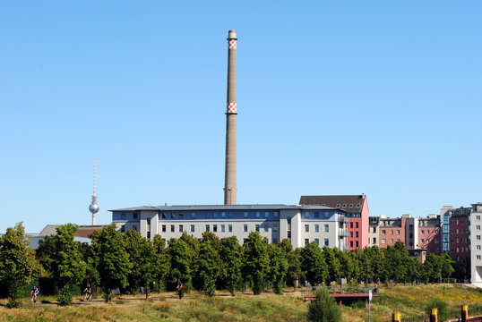Fabrik und Fernsehturm