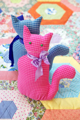 Selbstgen&auml;hte Stoffkatzen