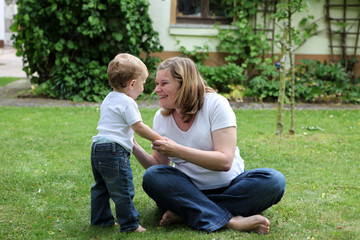 Fototapeta premium In Erwartung des kleinen Bruders