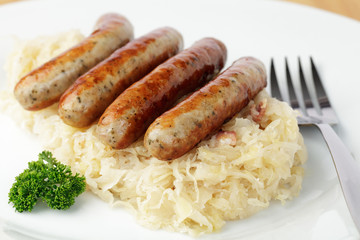Nürnberger Rostbratwürstchen mit Sauerkraut