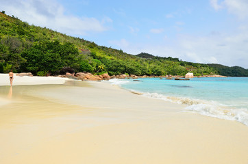Fototapeta na wymiar Tropical sandy beach