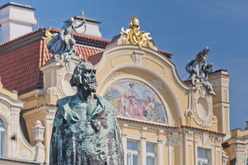 Fototapeta na wymiar Jan Hus statue