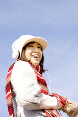 Fototapeta premium 音楽を聞く女性