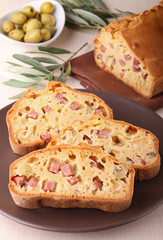 cake aux olives et au jambon