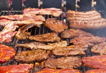 Holzkohlegrill, Barbecue, Fleisch