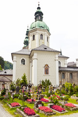 Fototapeta na wymiar Cmentarz w Salzburgu