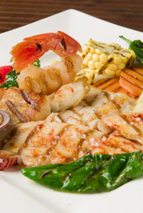 parrillada de pescados y mariscos