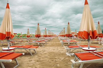 Fototapeta na wymiar plaża w pochmurny dzień