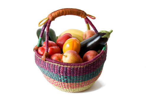 Einkaufskorb mit Obst und Gem&uuml;se