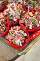 Tomates farcies, chair à saucisse, cuisine, gastronomie, plat