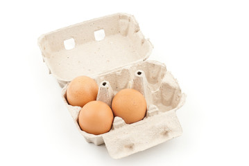 trois oeufs dans une boîte © PL.TH