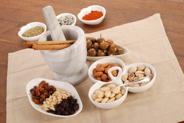 CIOTOLE CON AROMI E MORTAIO