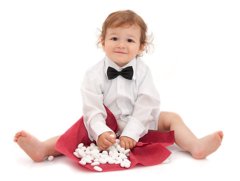 Bimbo vestito da cerimonia con confetti