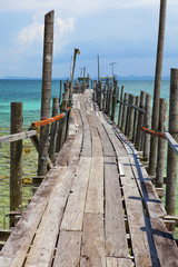 Fototapeta premium Wooden jetty in tropical waters