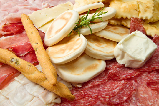 tagliere di salumi e gnocco fritto