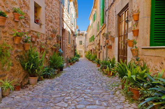 Gr&uuml;ne Gasse in Valdemossa