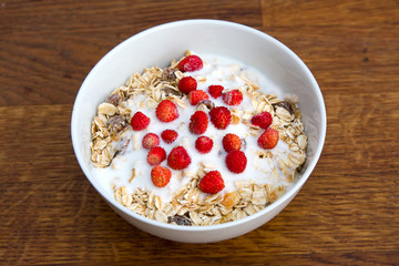Muesli with yoghurt and wild strawberry