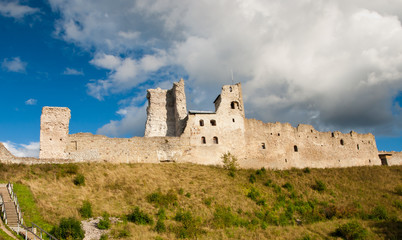 Fototapeta na wymiar Panorama średniowiecznego zamku w Rakvere, Estonia