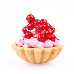 Tartlet with whipped cream, red currants and sprinkles