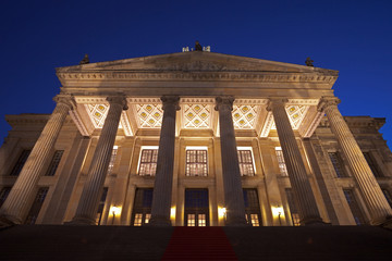 Fototapeta premium Nachtaufnahme des Konzerthauses am Gendarmenmarkt