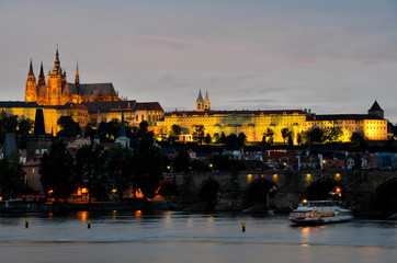 Tombée de nuit sur Prague