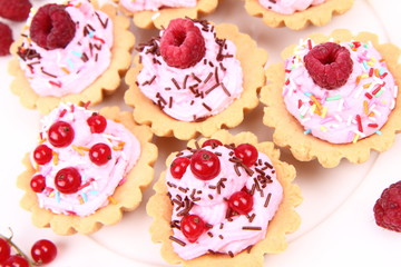 Tartlets with whipped cream, fruits and sprinkles