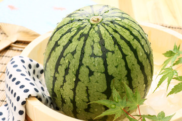 西瓜を冷やす