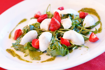 salad with strawberry