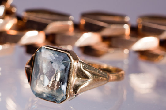 Ring mit Goldarmband