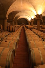 Weinkeller Barrique Rotwein Holzf&auml;sser Piemont, Italien