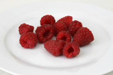 Himbeeren am Teller