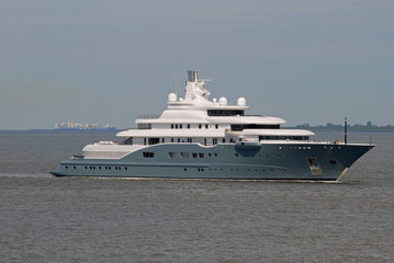 Fototapeta na wymiar Luxury Yacht / Superyacht w Wilhelmshaven