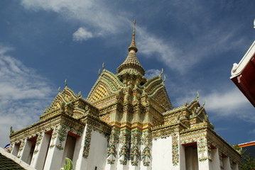 Fototapeta premium temple of reclining buddha