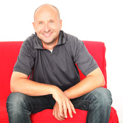 gl&uuml;cklicher Mann zuhause