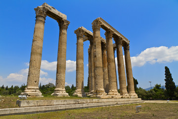 Fototapeta premium ancient Temple of Olympian Zeus in Athens Greece