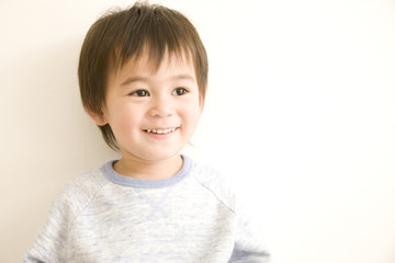 笑っている男の子